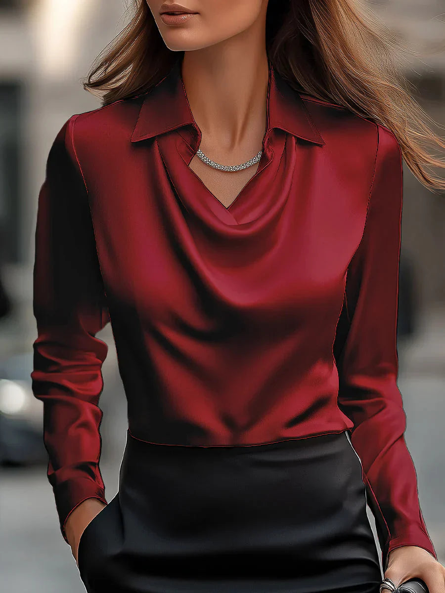 Vanaya | Elegante weiße Satinbluse mit drapiertem Ausschnitt