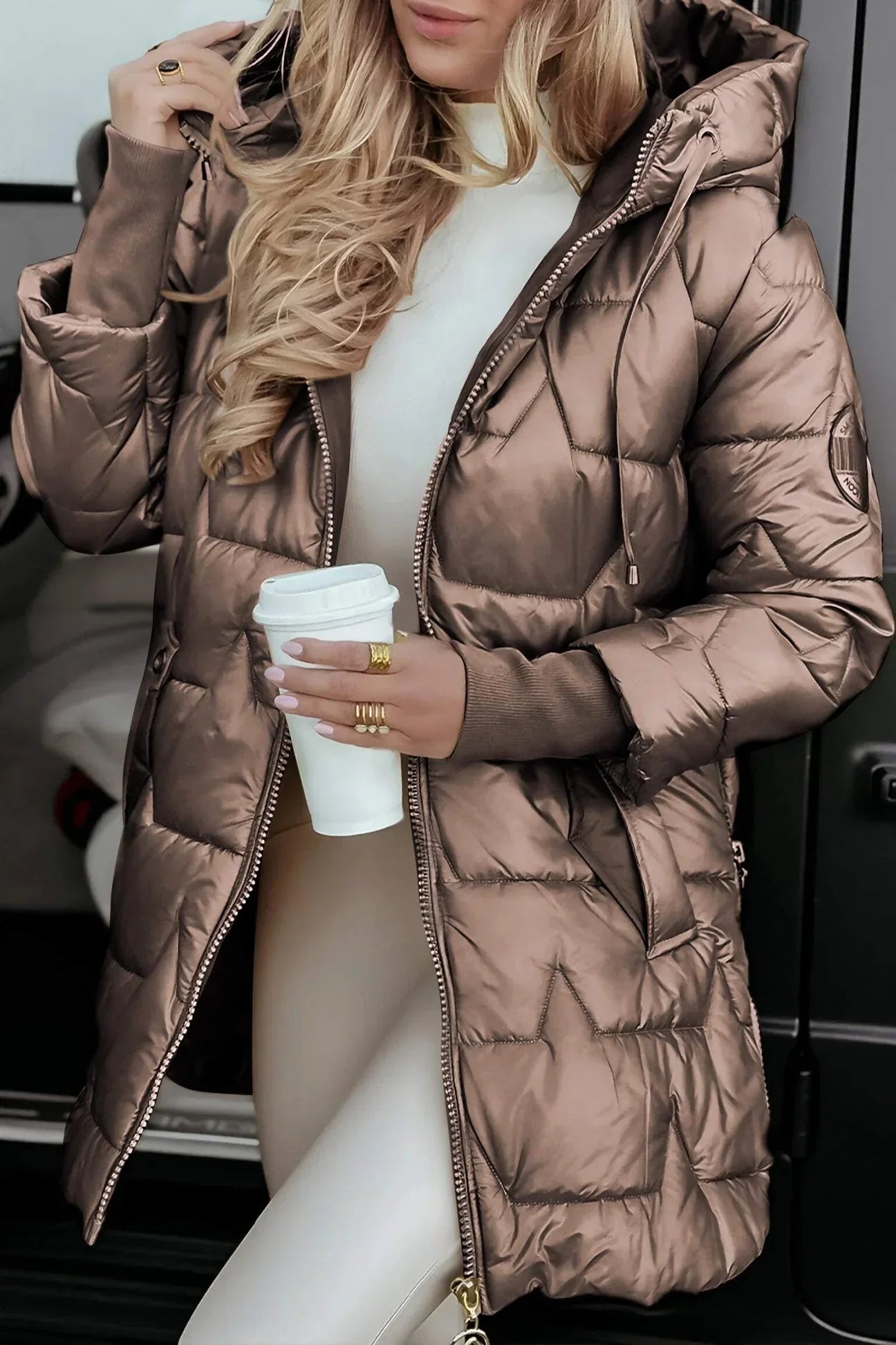 Nolwen - Eleganter Wintermantel mit Kapuze und Wattierung