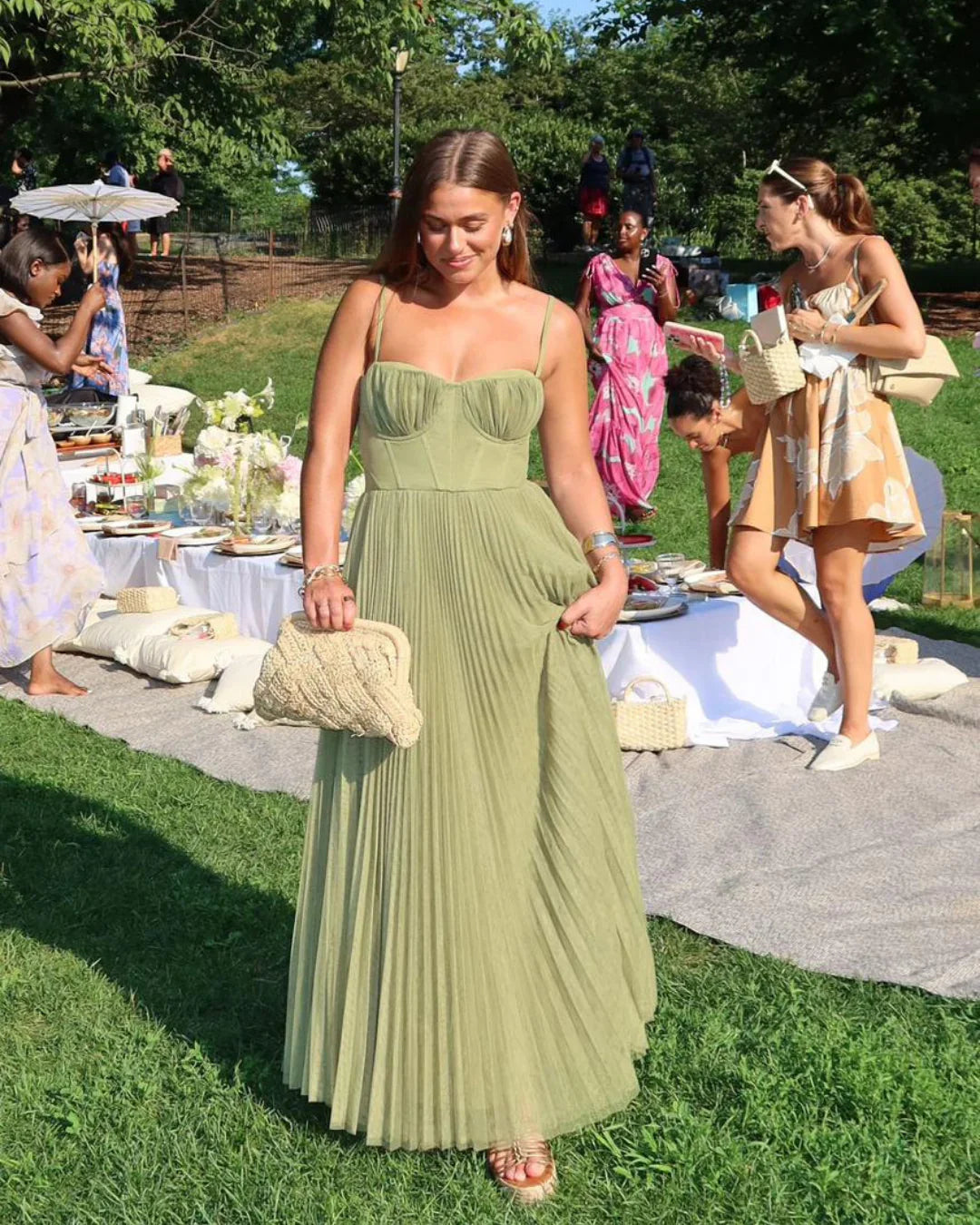 Olivia Kleid – Moderne Eleganz mit offenem Rücken