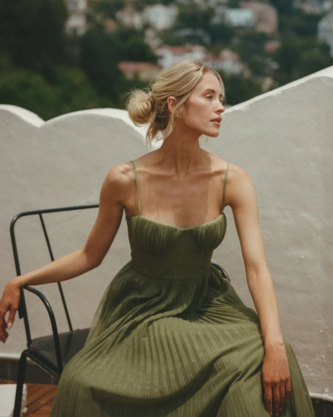 Olivia Kleid – Moderne Eleganz mit offenem Rücken
