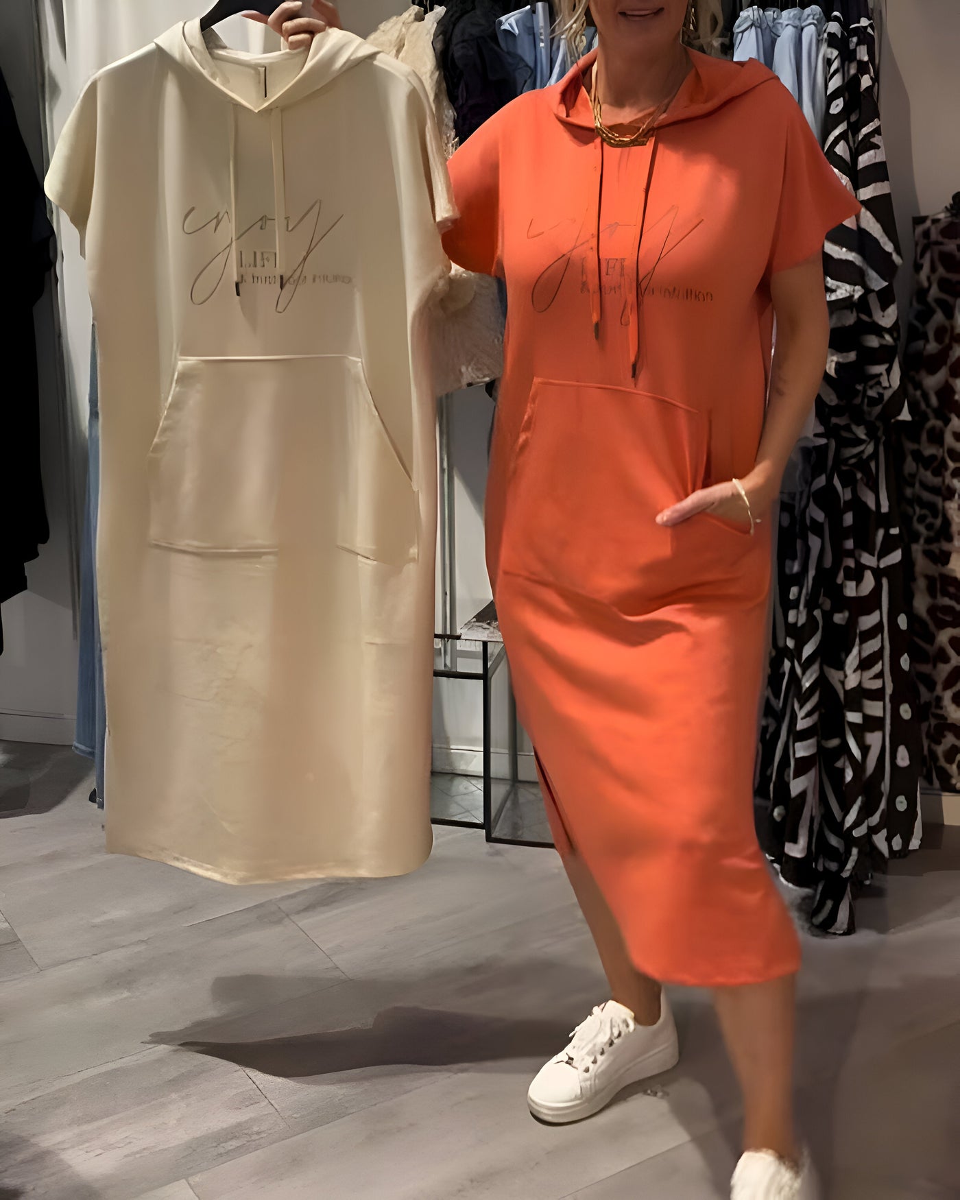 Ebba™ | Lockeres Kleid mit Kapuze und femininer Passform