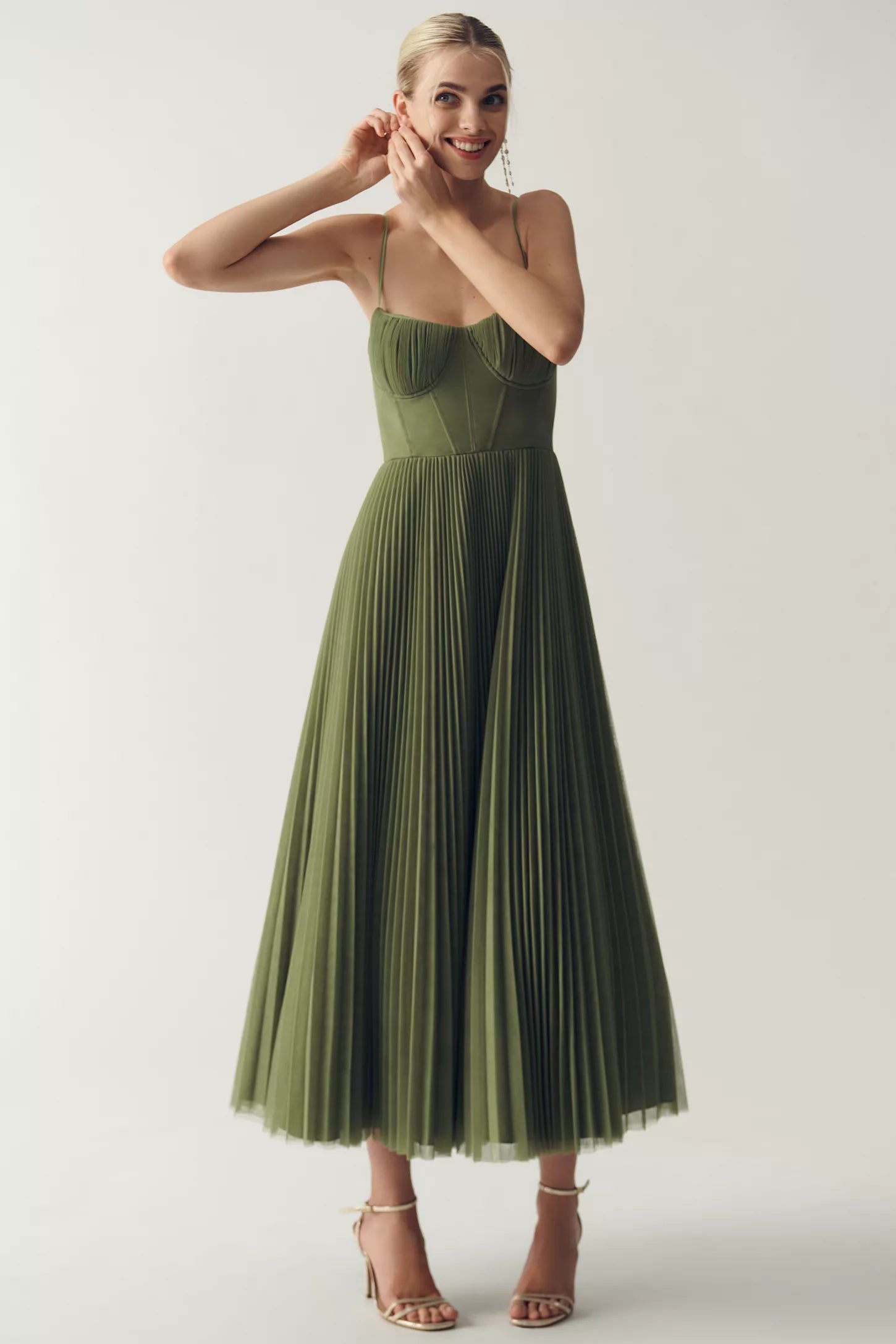 Olivia Kleid – Moderne Eleganz mit offenem Rücken