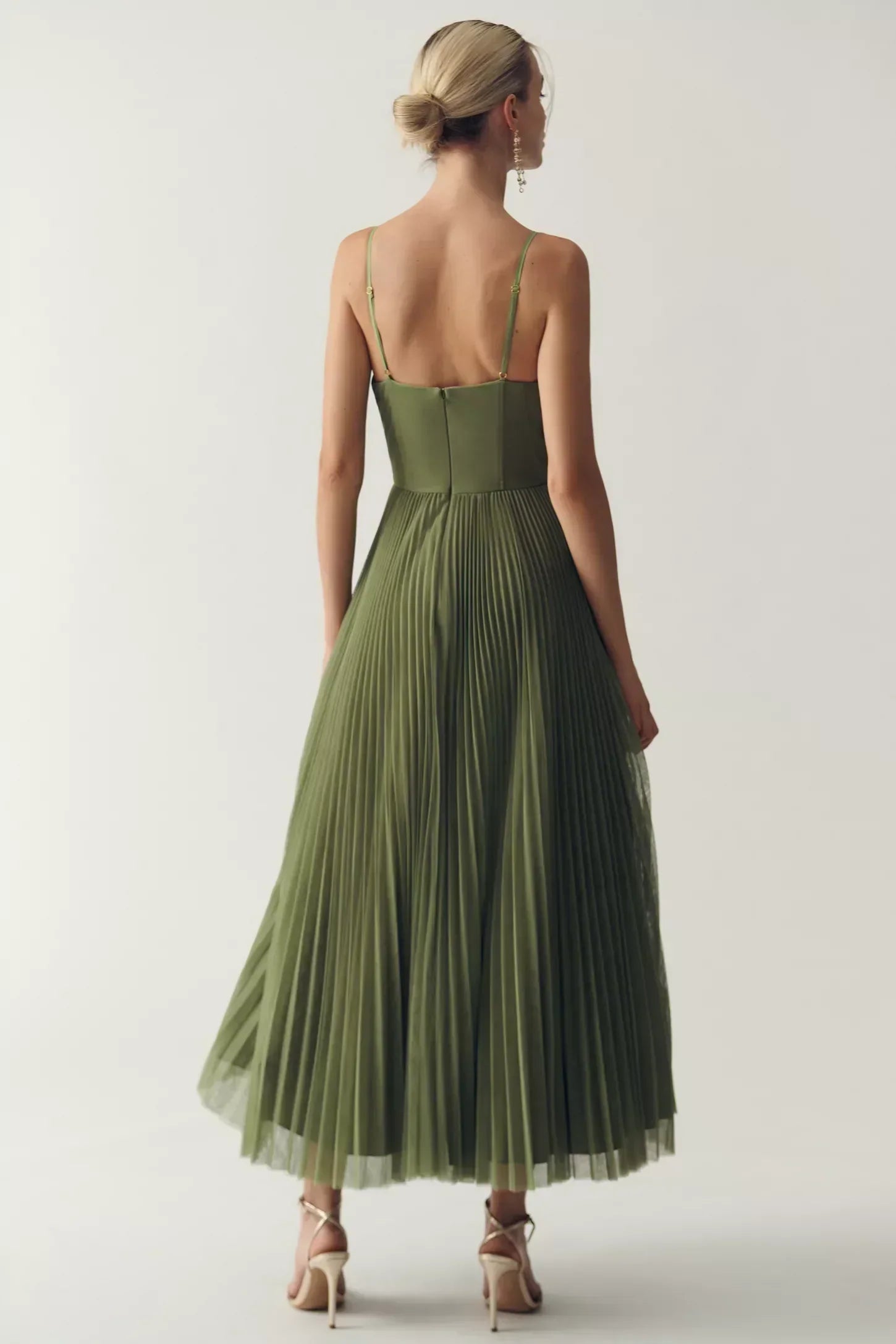Olivia Kleid – Moderne Eleganz mit offenem Rücken