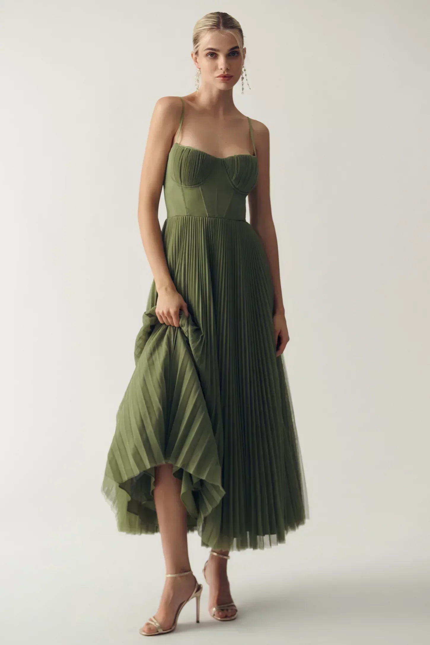 Olivia Kleid – Moderne Eleganz mit offenem Rücken