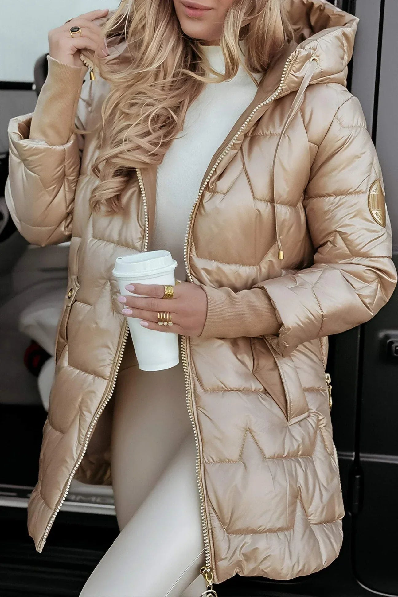 Nolwen - Eleganter Wintermantel mit Kapuze und Wattierung
