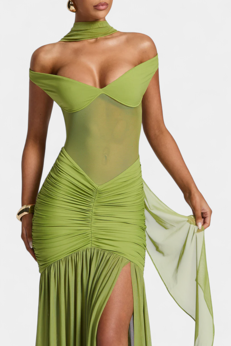 Therese Vestido Largo de Silk con Escote Profundo y Fruncidos Elegantes