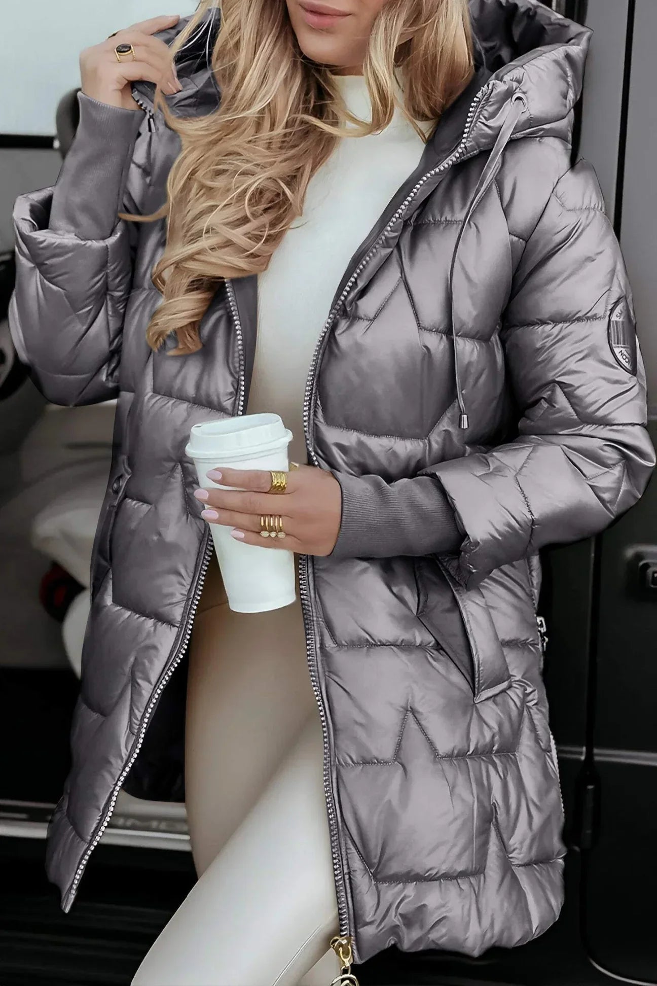Nolwen - Eleganter Wintermantel mit Kapuze und Wattierung